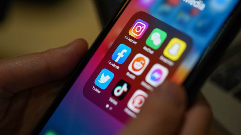 Lesenkan platform media sosial bukan untuk halang pengkritik – Fahmi